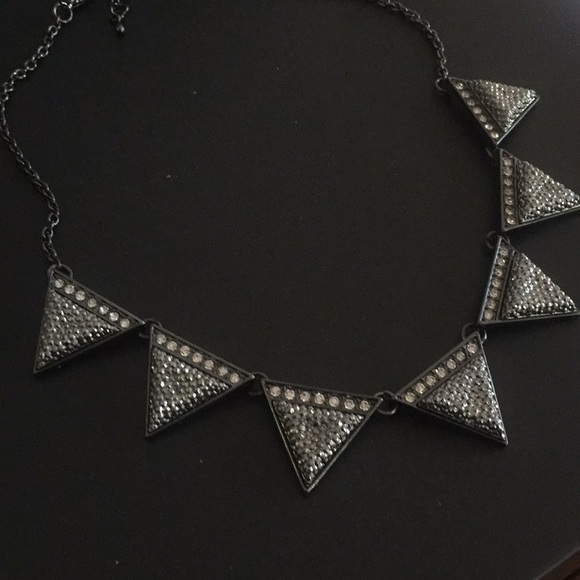 EDGY FASHION NECKLACE - Picture 2 of 4